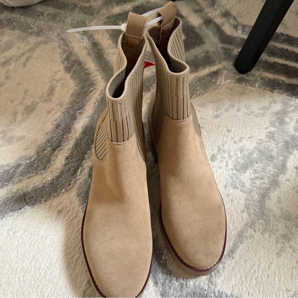Blondo Dexter Waterproof Lug Sole Boot in Taupe Tan 7.5 NWT - Picture 3 of 15